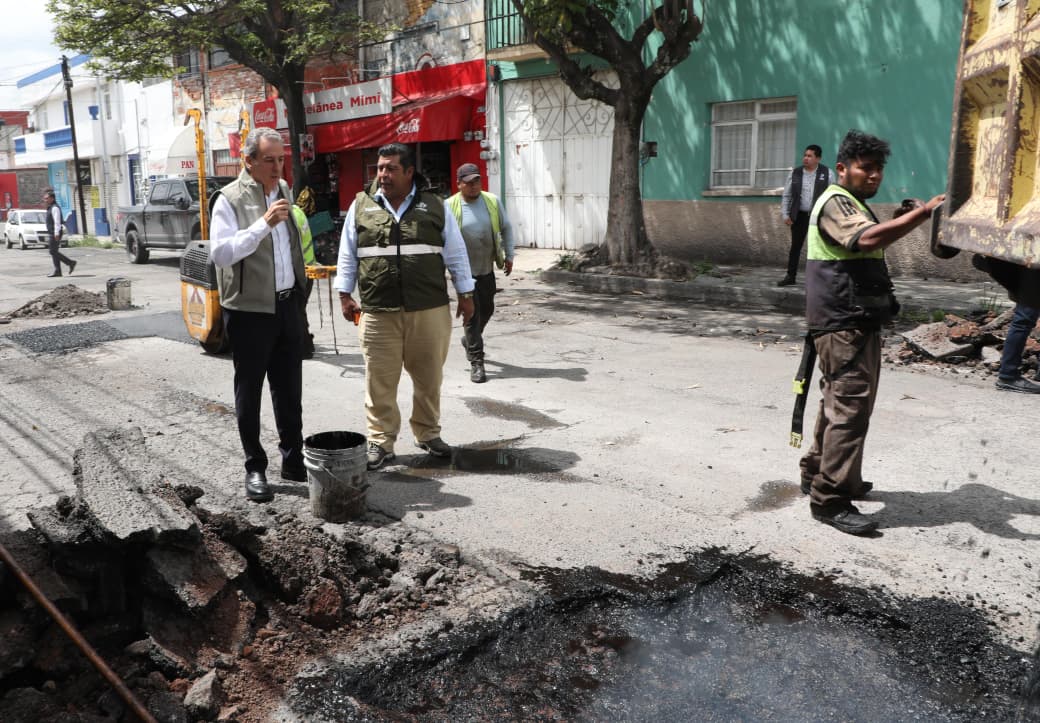 Imagen principal del artículo Mantiene Pepe Chedraui acciones de bacheo para fortalecer la movilidad urbana en la capital poblana