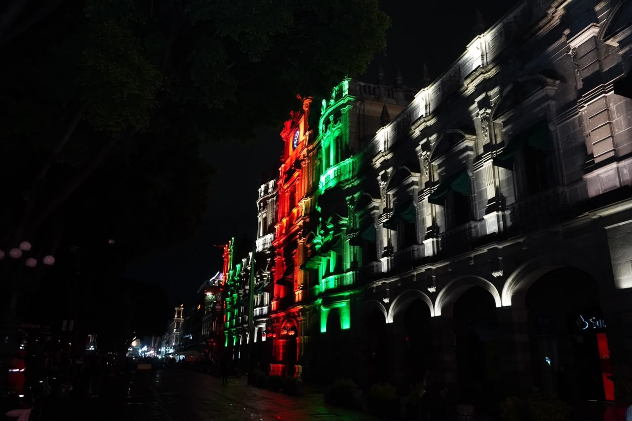 Imagen principal del artículo Inaugura Pepe Chedraui nuevo sistema de iluminación arquitectónica del Palacio Municipal