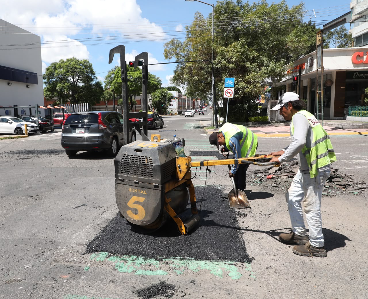 Imagen principal del artículo Gobierno de Pepe Chedraui refuerza acciones de bacheo en favor de las y los poblanos