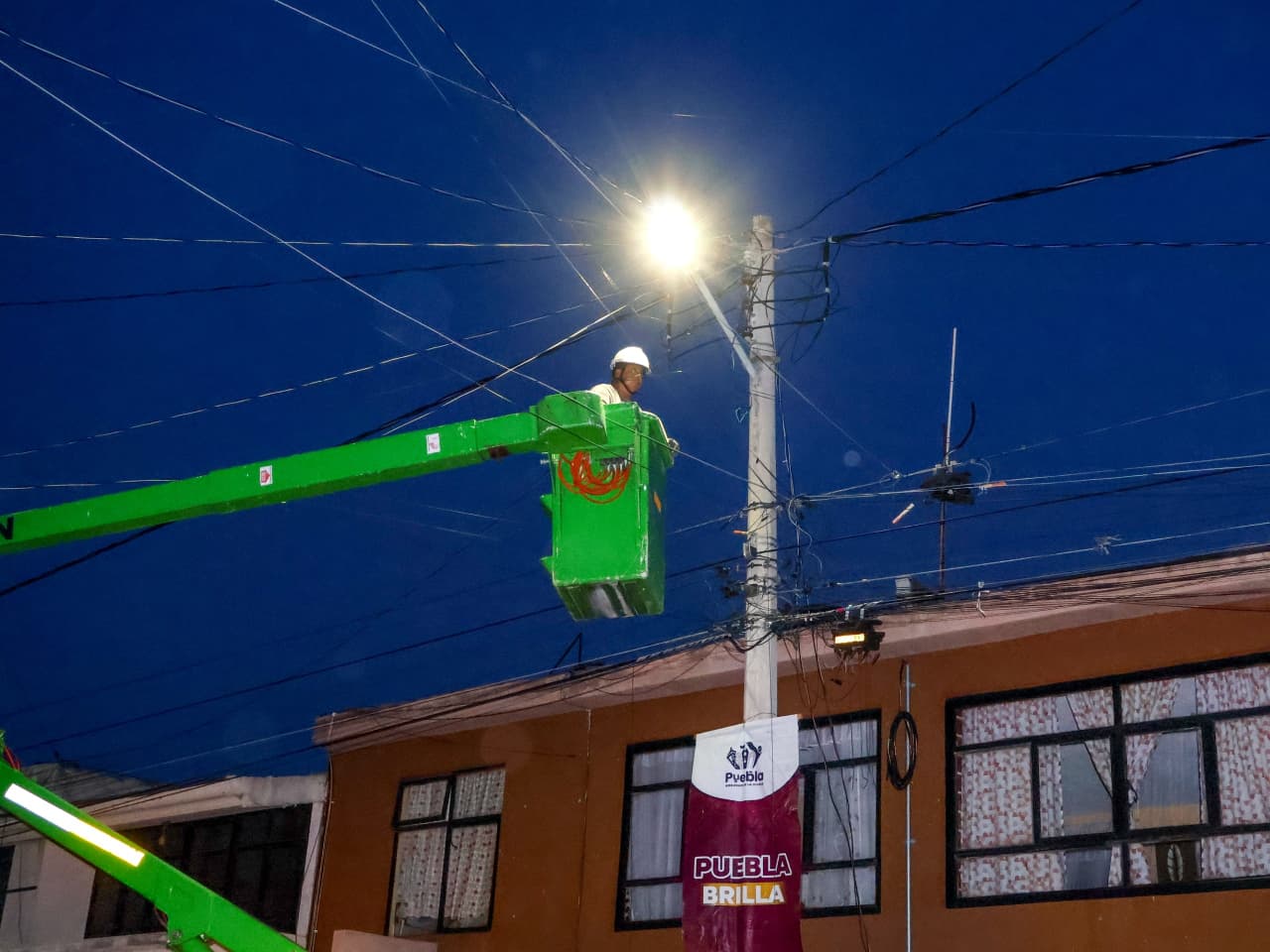 Imagen principal del artículo Con Puebla Brilla, Pepe Chedraui moderniza luminarias en Granjas del Sur