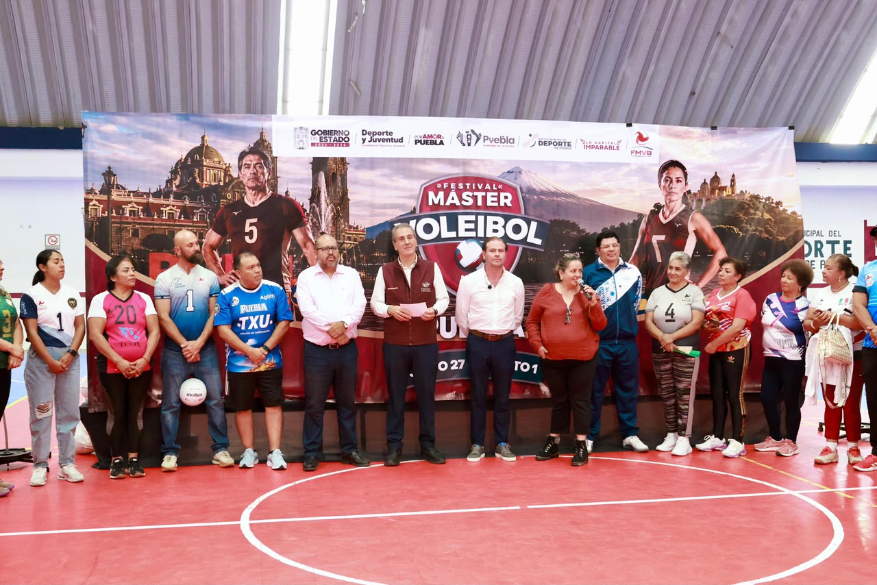 Imagen principal del artículo Pepe Chedraui sostiene encuentro con equipos poblanos rumbo al Festival Máster de Voleibol