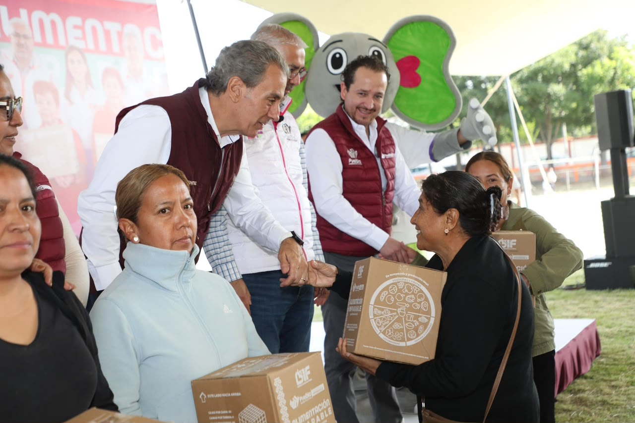 Imagen principal del artículo Pepe Chedraui entrega más de 4 mil despensas a familias de San Baltazar Tetela 