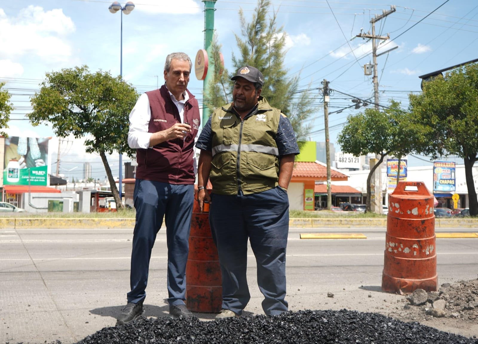 Imagen principal del artículo Avanza Pepe Chedraui con acciones de bacheo en calles de Los Pinos Mayorazgo