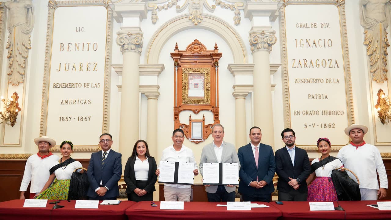 Imagen principal del artículo Firma Pepe Chedraui hermanamiento entre Puebla capital y Huatulco
