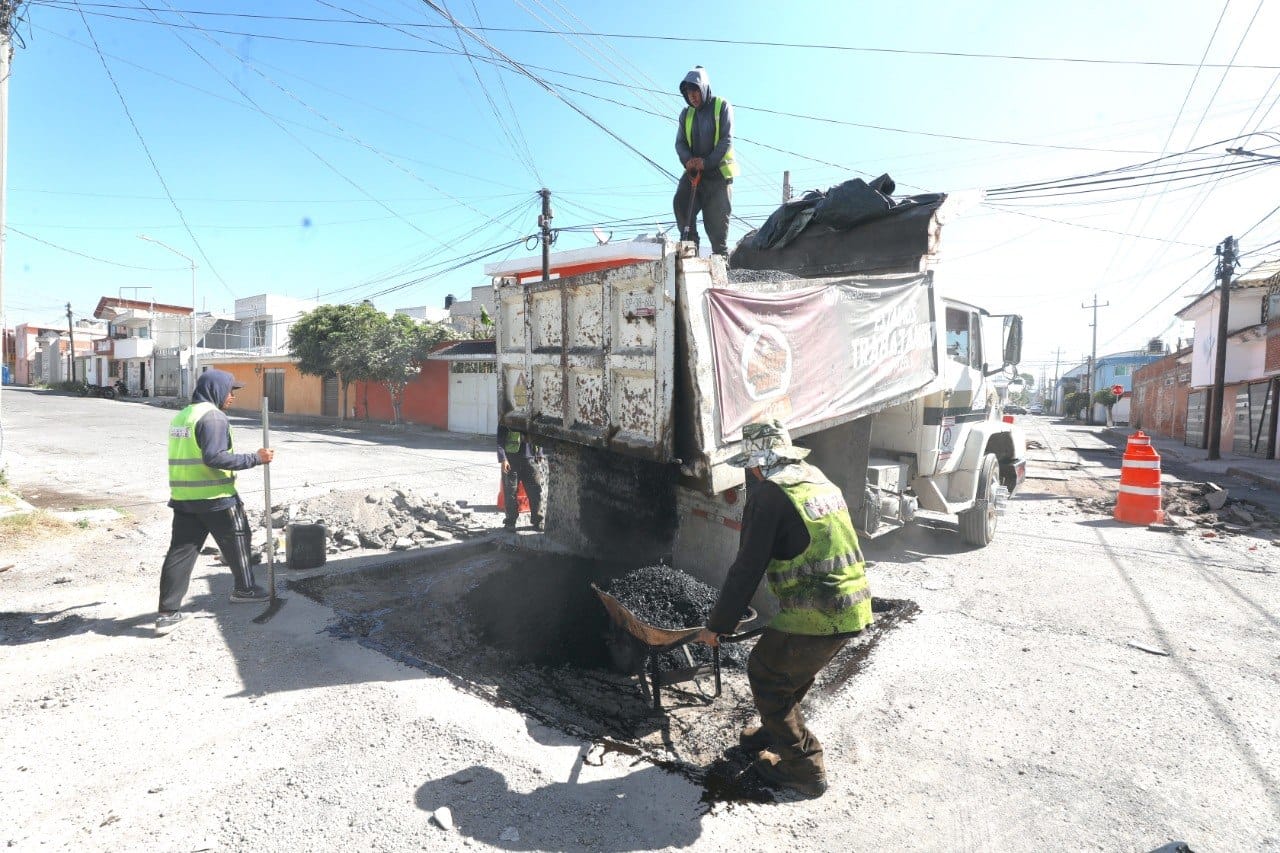 Imagen principal del artículo Gobierno de Pepe Chedraui fortalece la movilidad con bacheo en la colonia San Pedro