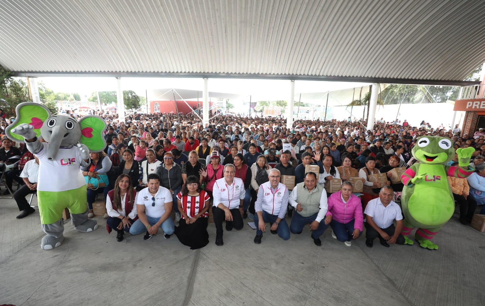 Imagen principal del artículo Entrega Pepe Chedraui apoyos del programa Alimentación Imparable en Xonacatepec
