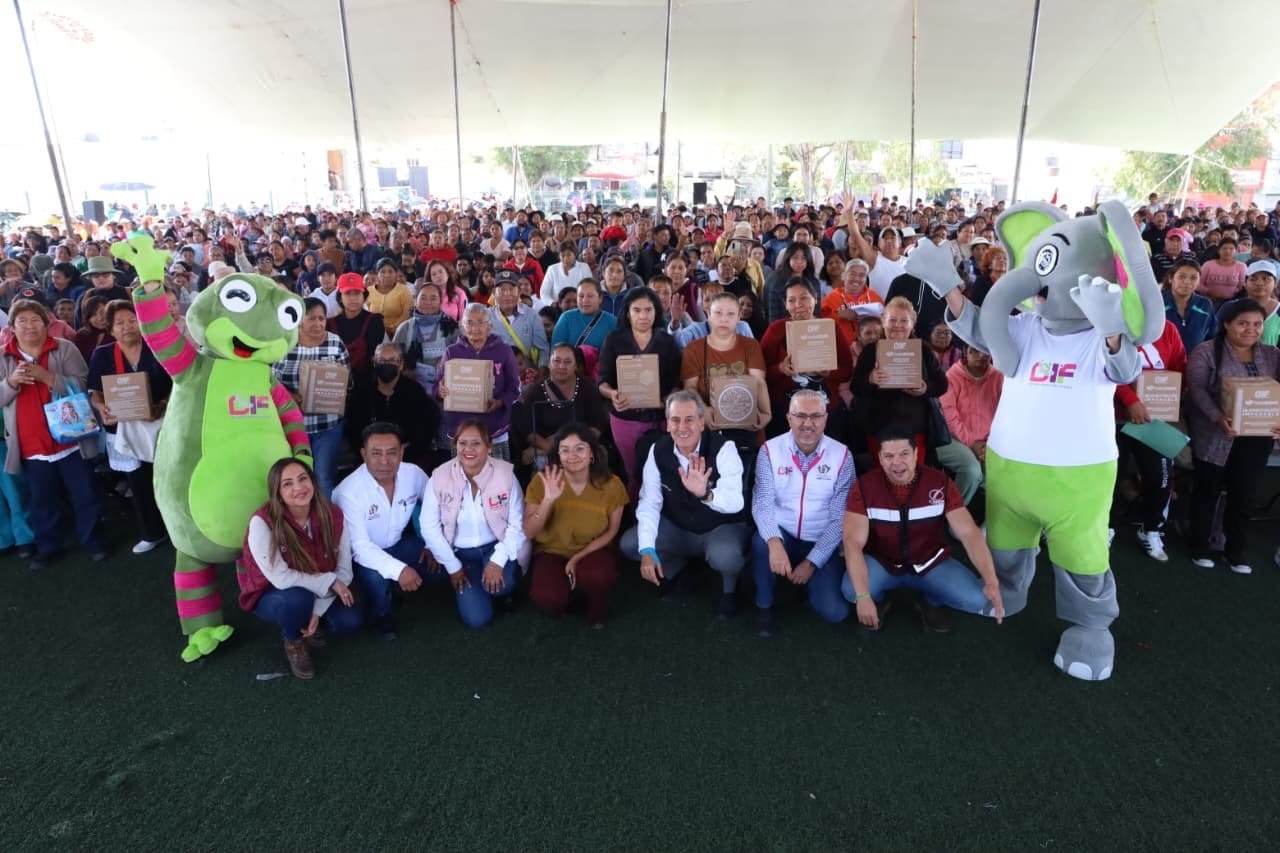 Imagen principal del artículo A través del DIF Puebla Capital, entrega Pepe Chedraui más de 4 mil despensas en La Resurrección