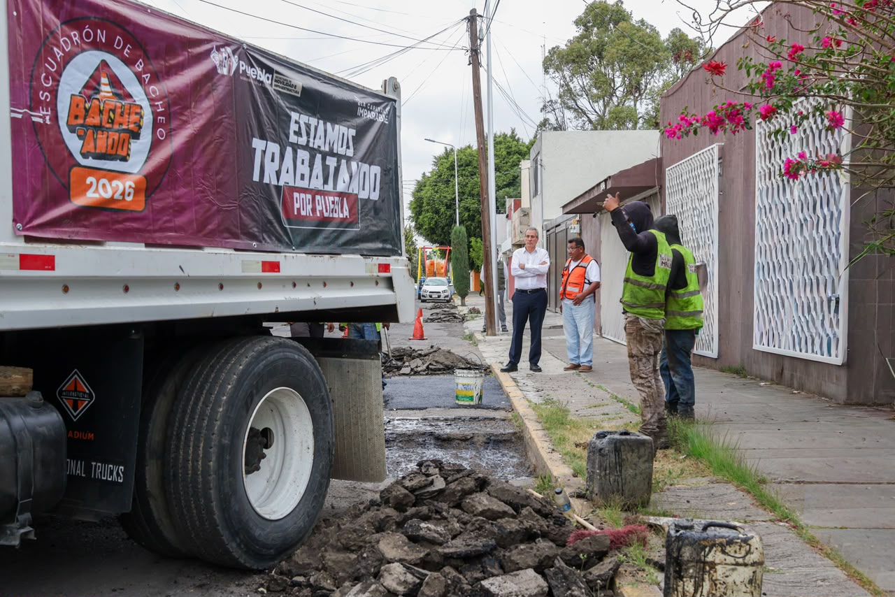 Imagen principal del artículo Supervisa Pepe Chedraui  acciones de bacheo en la capital poblana