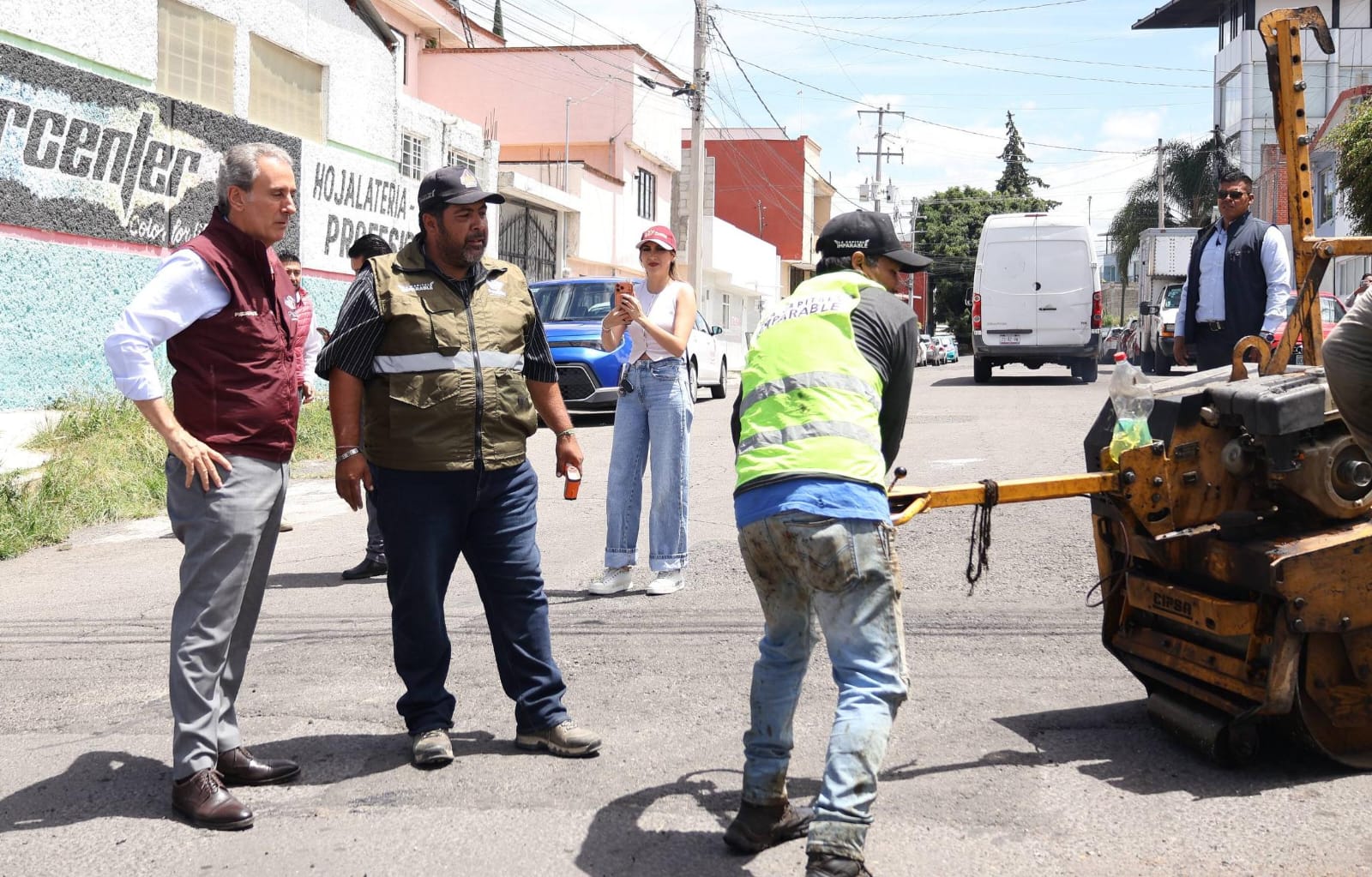 Imagen principal del artículo Despliega Pepe Chedraui cuadrillas de bacheo en la colonia Belisario Domínguez