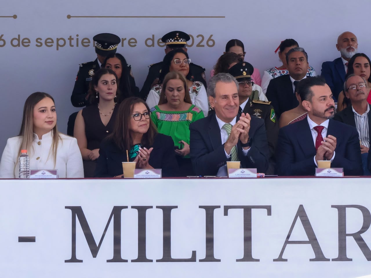 Imagen principal del artículo Asiste Pepe Chedraui al desfile cívico-militar por el 216 aniversario de la Independencia