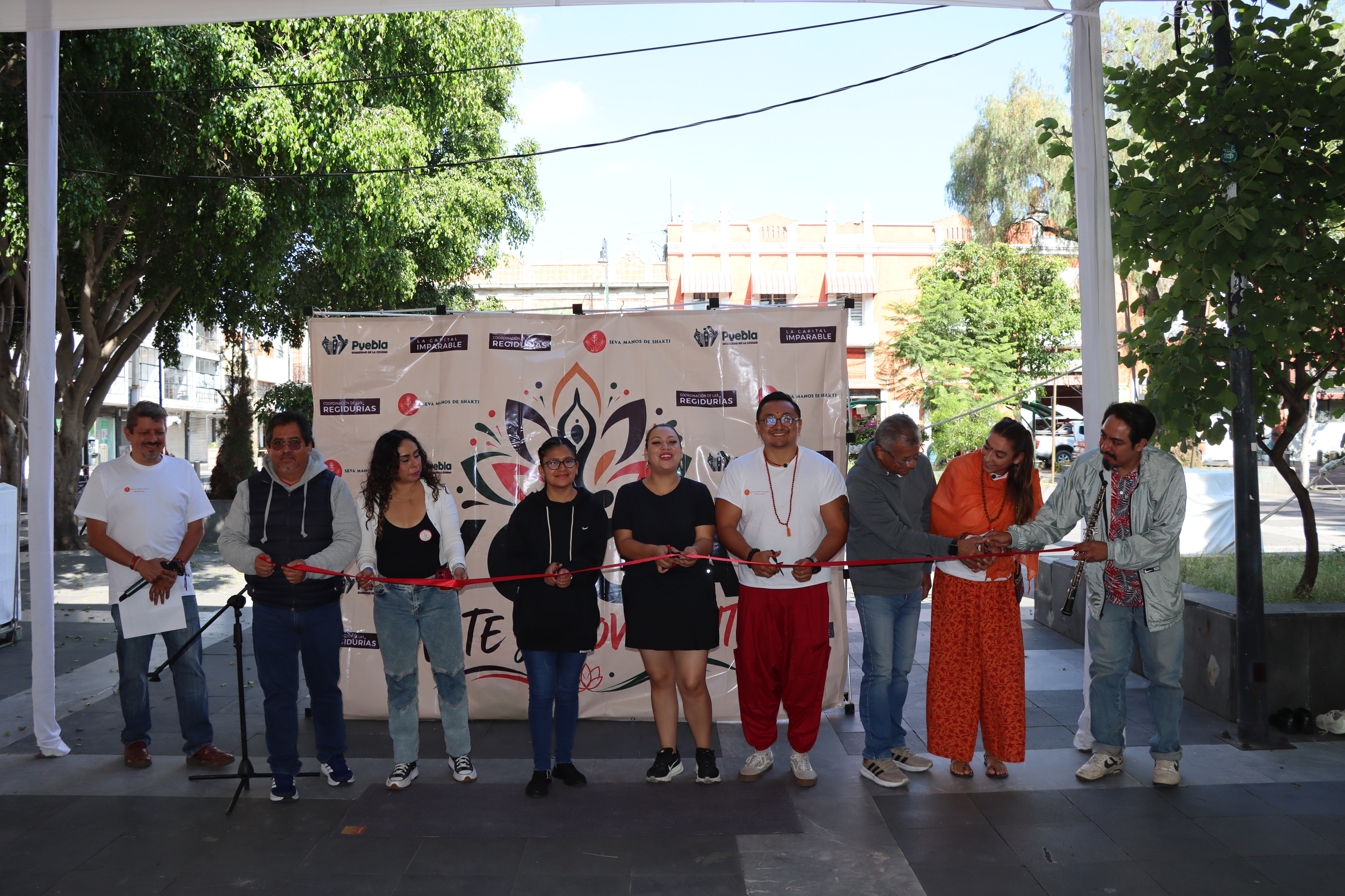 Imagen principal del artículo Reúne Gobierno de la Ciudad a personas jóvenes y adultas mayores en jornada comunitaria de yoga