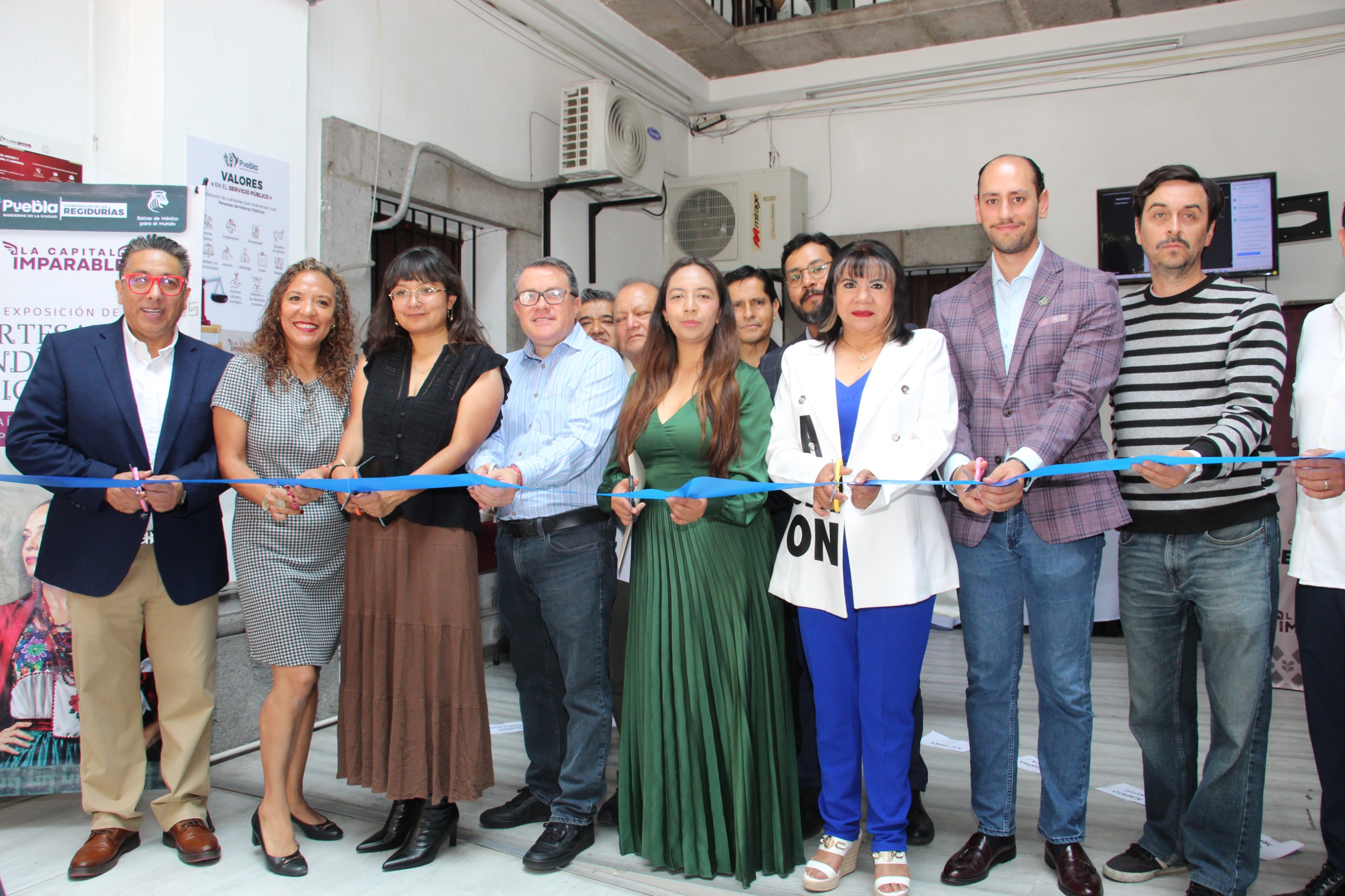 Imagen principal del artículo Inaugura Coordinación de las Regidurías exposición de artesanos indígenas migrantes